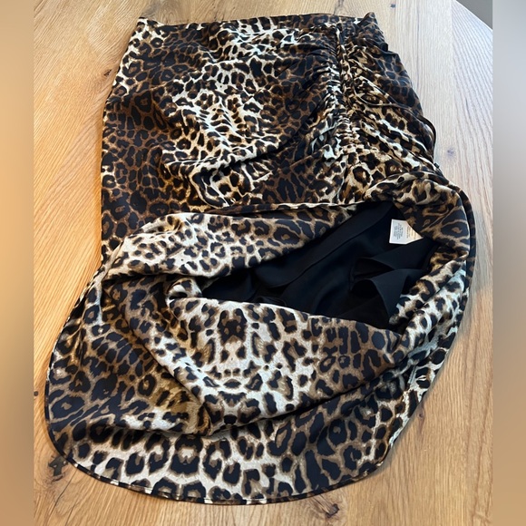 VERONICA BEARD ARI SILK BLEND LEOPARD PRINT SKIRT, SIZE 8. - Picture 9 of 12
